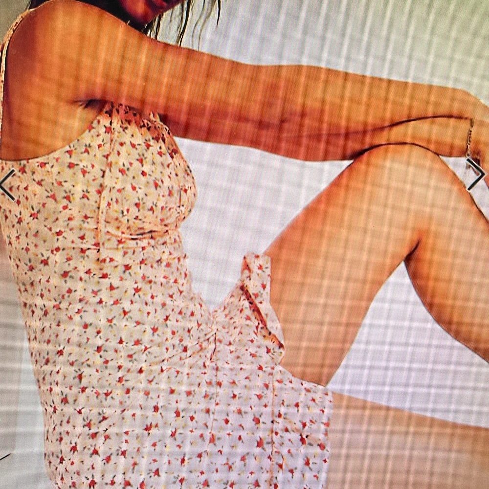 New Urban threads coral floral gathered bodice ruffled bottom dress in size 8